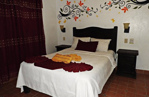 De Guadalupe Hotel | Family & Pet Friendly Hotel/Clean Rooms/Private Bathroom/Cable TV & WiFi