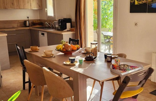 Saint-Mathieu-de-Treviers House | Family home near Montpellier, secure swimming pool, children's play area,