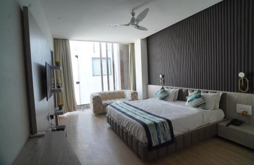 Alambagh Hotel | Familia Hotel and Banquets