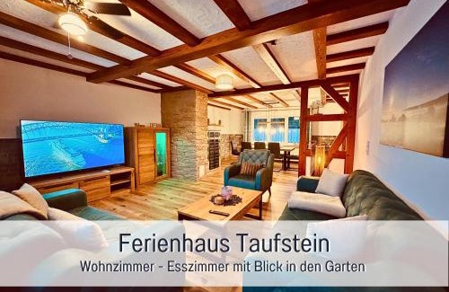 Rixfeld House | Familientreffen - Ganzes Haus - Spielplatz - Spielzimmer - Garten - Scheune - Terasse - Grill - Ferienhaus Taufstein