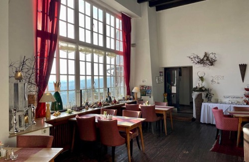Kronenburg House | Familienzimmer, 2. Erw. + 1 Kind - Burghaus und Villa Kronenburg
