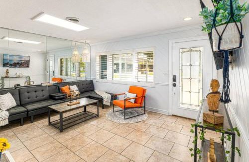 Conway House | Family 3br Orlando Stay Wi-fi Full Kitchen