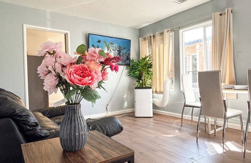Oakland House | Family 4BR Oakland Home, 15 min to OAK Airport
