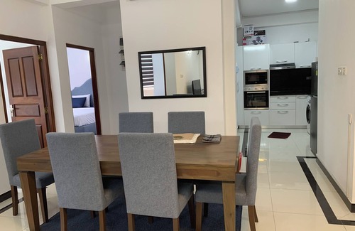 Mount Lavinia Apartment | Family and Divers friendly luxury apartment. Beach & resort style restaurantsn