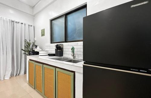 Manoc-Manoc Apartment | Family Apartment By The Beach with Kitchen Netflix Station 3 Beachfront