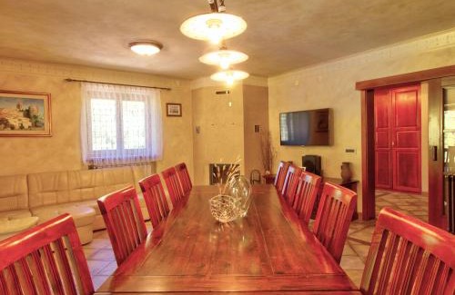 Hrastovlje Apartment | Family Apartment Rihter