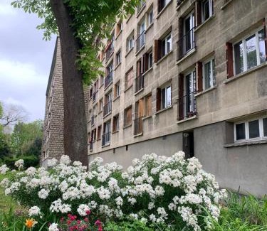 Sevres Apartment | Family apartment with parking Metro line 9