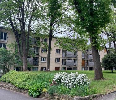 Sevres Apartment | Family apartment with parking Metro line 9