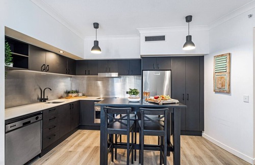 Surfers Paradise Apartment | 'Family Beach Getaway' by Inn Paradise
