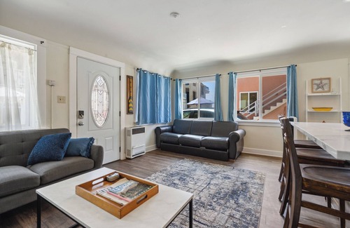 Mission Beach Apartment | Family Beach Getaway. 4 bedroom steps to the Sand