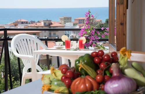 Pietra Ligure Condo | Family & Bike Friendly - Pool - Parking - Beach - WiFi - Air Conditioning - Bar