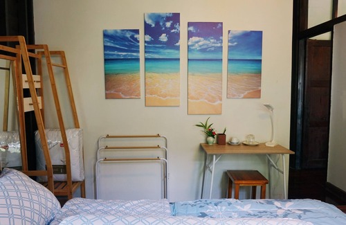Samsen Nai Cabin | Family Boutique Rooms Near Victory Monument BTS Station