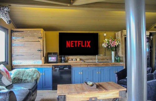 Glentham Cabin | Family Cabin Escape | Puppy Lounge & Horse Views
