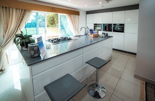 Walsall House | Family Contractors Bungalow | Parking Wi-Fi Netflix