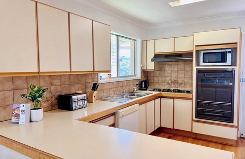 Upper Mount Gravatt Cottage | Family Cottage Near Westfield