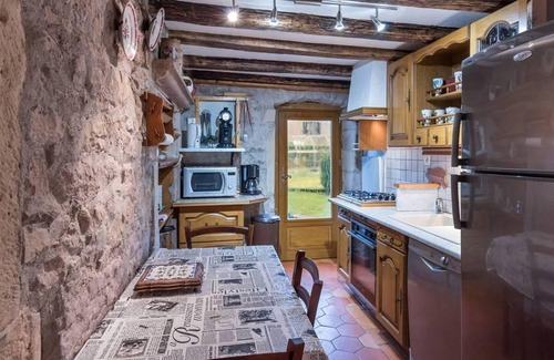 Fresse Cottage | Family cottage for 8, historic charm & modern comfort