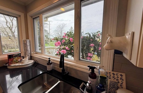 Saanich East House | Family Cottage @ Horner Park