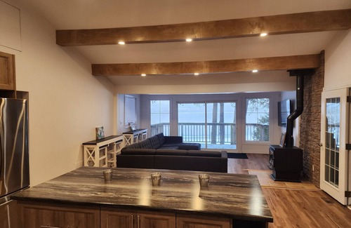 Hastings Cottage | Family Cottage Retreat on Rice Lake n(Sleeps 7 & 2 Bathrooms)