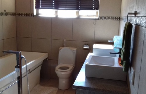 Grootfontein Other | Family Cottage with en suite bathroom and kitchenette