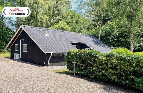 Arrild Ferieby House | Family Cottage with Terrace and Lawn