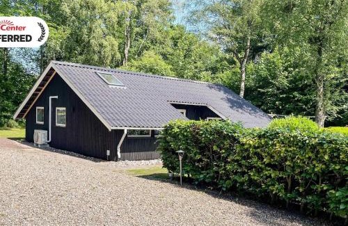 Arrild Ferieby House | Family Cottage with Terrace and Lawn