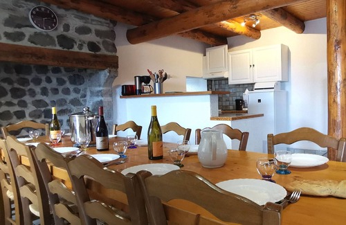 Mezeres Cottage | Family cottage with yard, ping-pong, near Lyon and Clermont-Ferrand