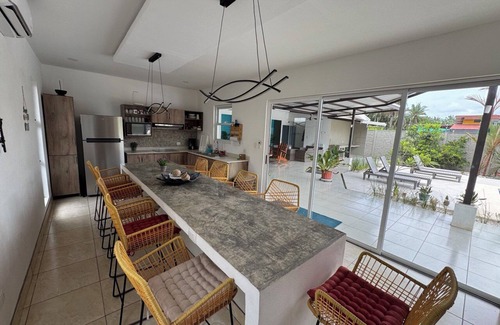 Parrita House | Family-Friendly 4BR Oasis with A/C & Pool near Playa Bandera