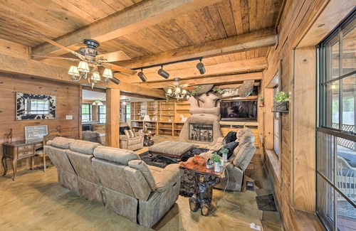 Flint Cabin | Family & Dog Friendly 'Serendipity Estates'!