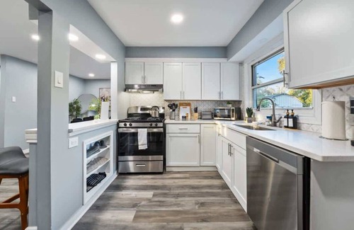 Highland Hills House | Family Escape w/Large Yard + Near Oakbrook Mall | LCP Collection