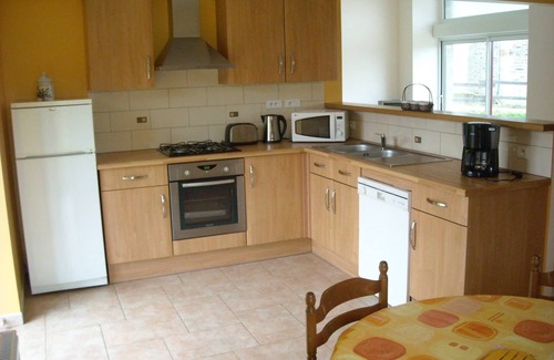 Isigny-le-Buat Cottage | Family Escape with Terrace