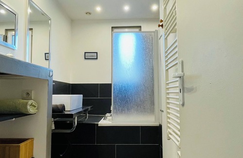 Chateauneuf-de-Gadagne House | family-friendly home