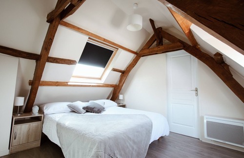 Parenty Other | Family farmhouse sleeps up to 14 guests.