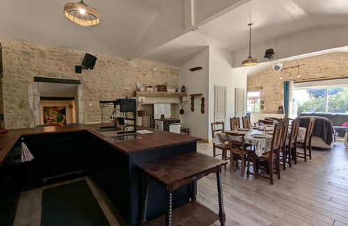 Magnac-Lavalette-Villars Cottage | Family House with Private Pool and Large Garden