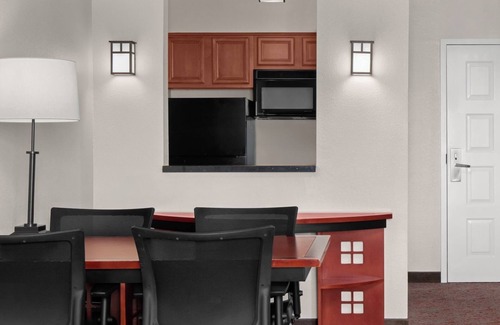 The East Side Hotel | Family & Friends Getaway – 1BR Suite w/Balcony, Kitchen & Living Area