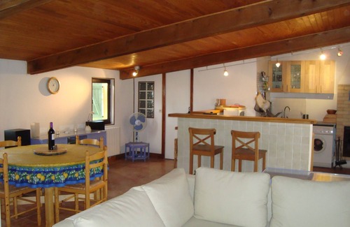 Valroufie Cottage | Family-friendly, dog-friendly gite with pool & views near Cahors