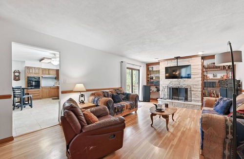 Lake St Louis House | Family Friendly Lake Front retreat with Lake Front Beach and Dock.