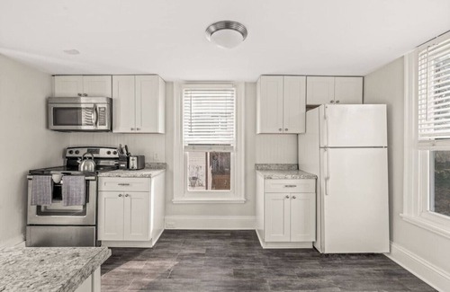 Bala-Cynwyd Apartment | Family Friendly 2 Floor 2 BR Apt [Sunflower Stay]