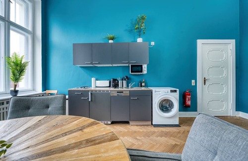 Wilmersdorf Apartment | Family-Friendly 2BR Apartment, Bright Winter Garden, 70m to Metro, Sleeps 6
