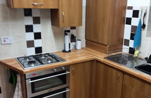 Bridlington Old Town Apartment | Family friendly, 3 bedrooms with parking & garden. Close to beach and town.