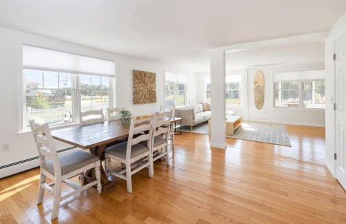 Scarborough House | Family-Friendly 3BR by Pine Point Beach
