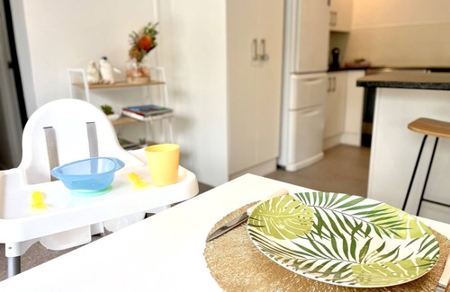 Murrays Bay Apartment | family-friendly 3BR flat by the bays - 3min walk to the beach