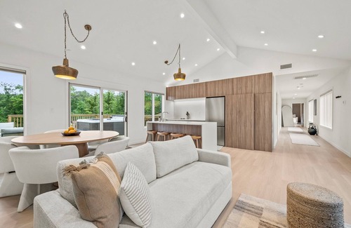 East Durham House | Family Friendly 3BR - Playground - Tennis Court