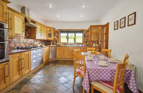 Jamestown House | Family Friendly 9 Bedroom Lakeside Lodge, Rooskey. Official 4 Star 🍀