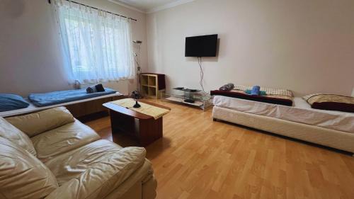 Nagyzuglo Apartment | Family Friendly Apartman