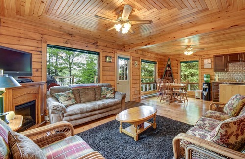 Marmora and Lake Cottage | Family Friendly Beautiful Lake Front Cottage