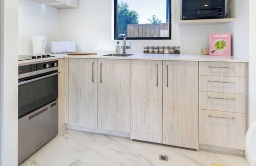 Mount Albert House | Family-Friendly Bliss: Central Auckland