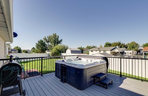 Clearfield House | Family-Friendly Clearfield Home with Hot Tub!
