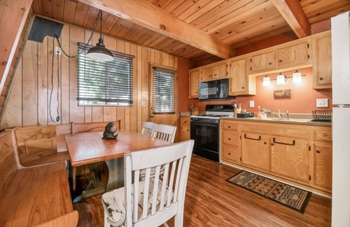 Big Bear City Cabin | Family Friendly- Close to Lake