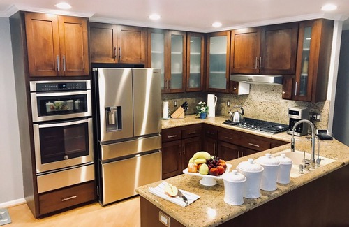 Fire Mountain House | Family Friendly Coastal Living; BBQ, Hot Tub, close to Legoland
