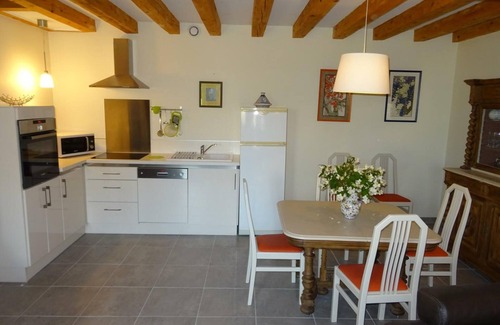 Huismes Cottage | Family-Friendly Cottage near Chinon – Terrace, WiFi, Baby Equipment, Parking, Close to Loire Valley